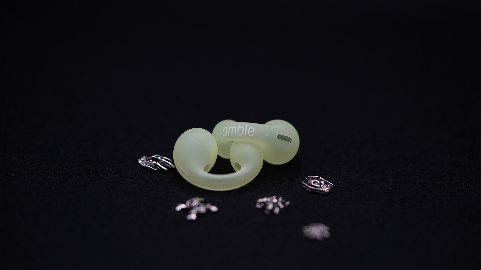 蓄光素材ソックス「Ghost」復刻 9月26日（金）19時発売！ – ambie STORE