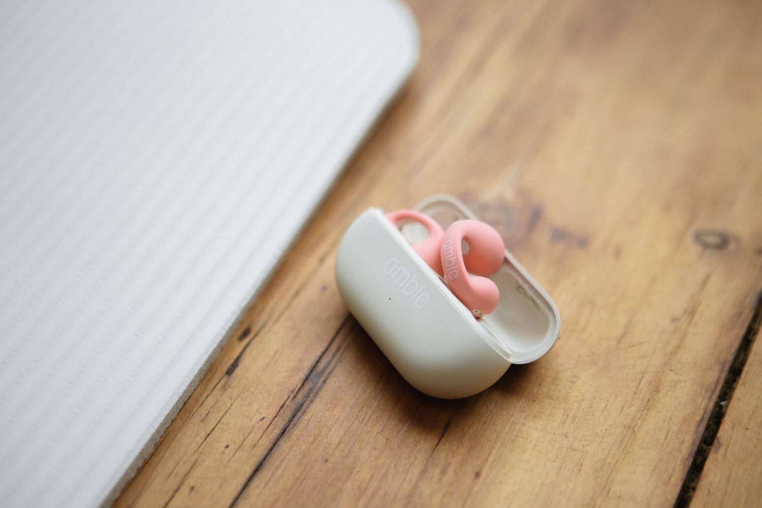 ambie sound earcuffs AM-TW02 Flamingo × Beige