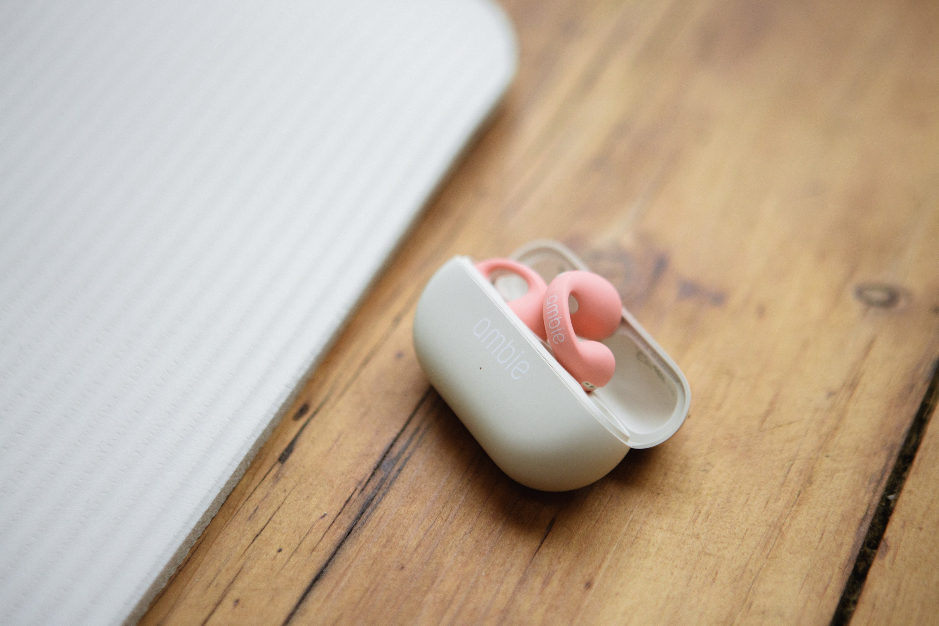 ambie sound earcuffs AM-TW02 Flamingo × Beige