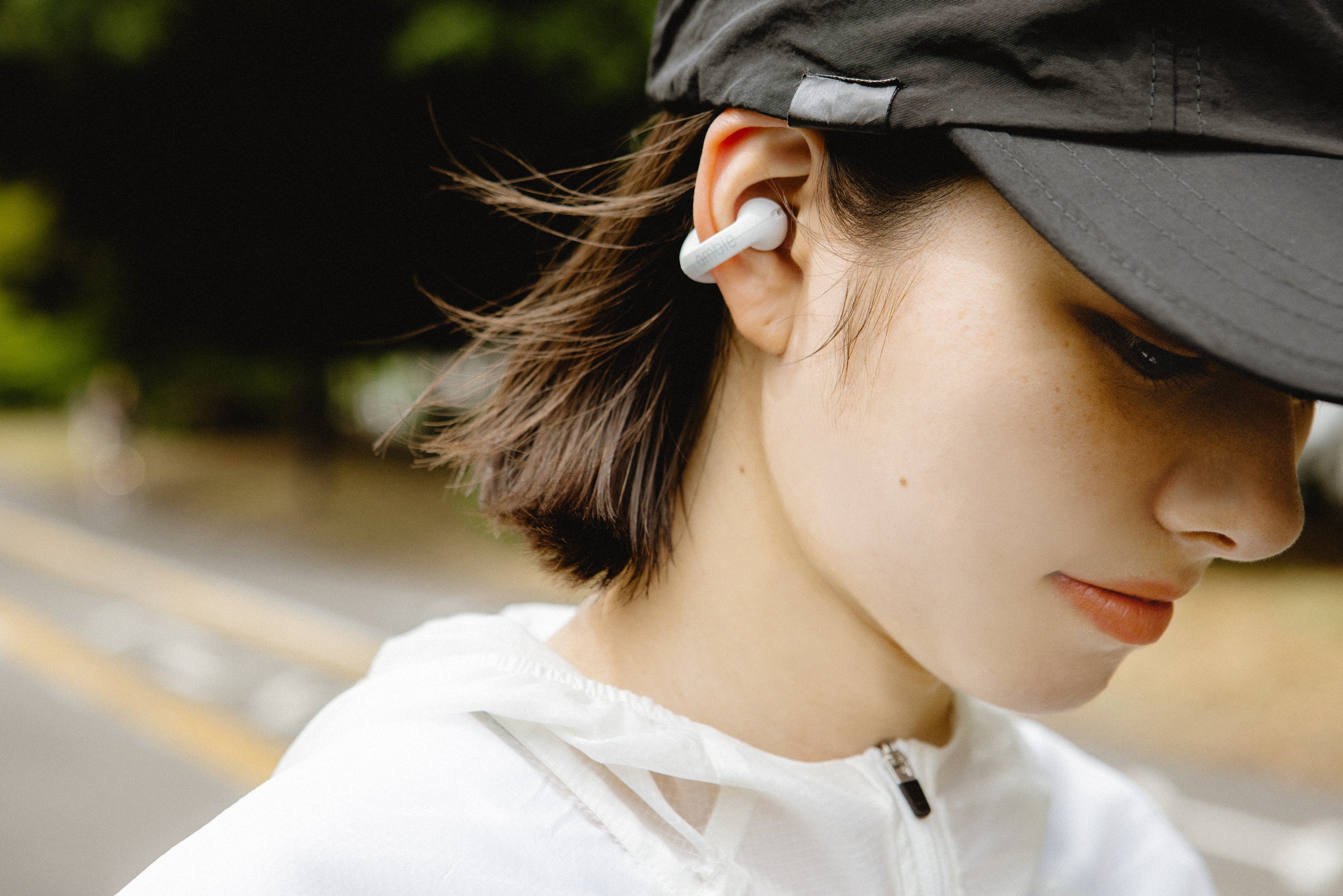 ambie sound earcuffs AM-TW02 White × White