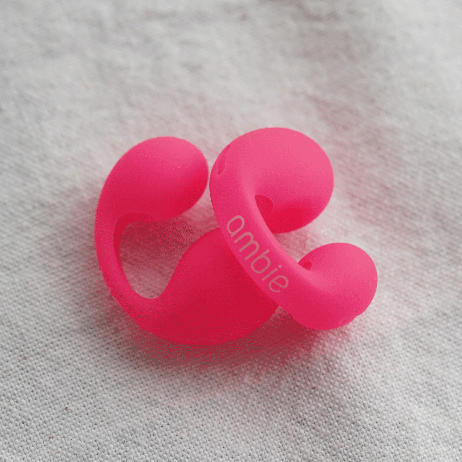 AM-TW02 COLOR(Neon Pink)|ながら聴きイヤホンambie公式 – ambie STORE AM-TW02 COLOR(Neon Pink)|ながら聴きイヤホンambie公式 – ambie STORE