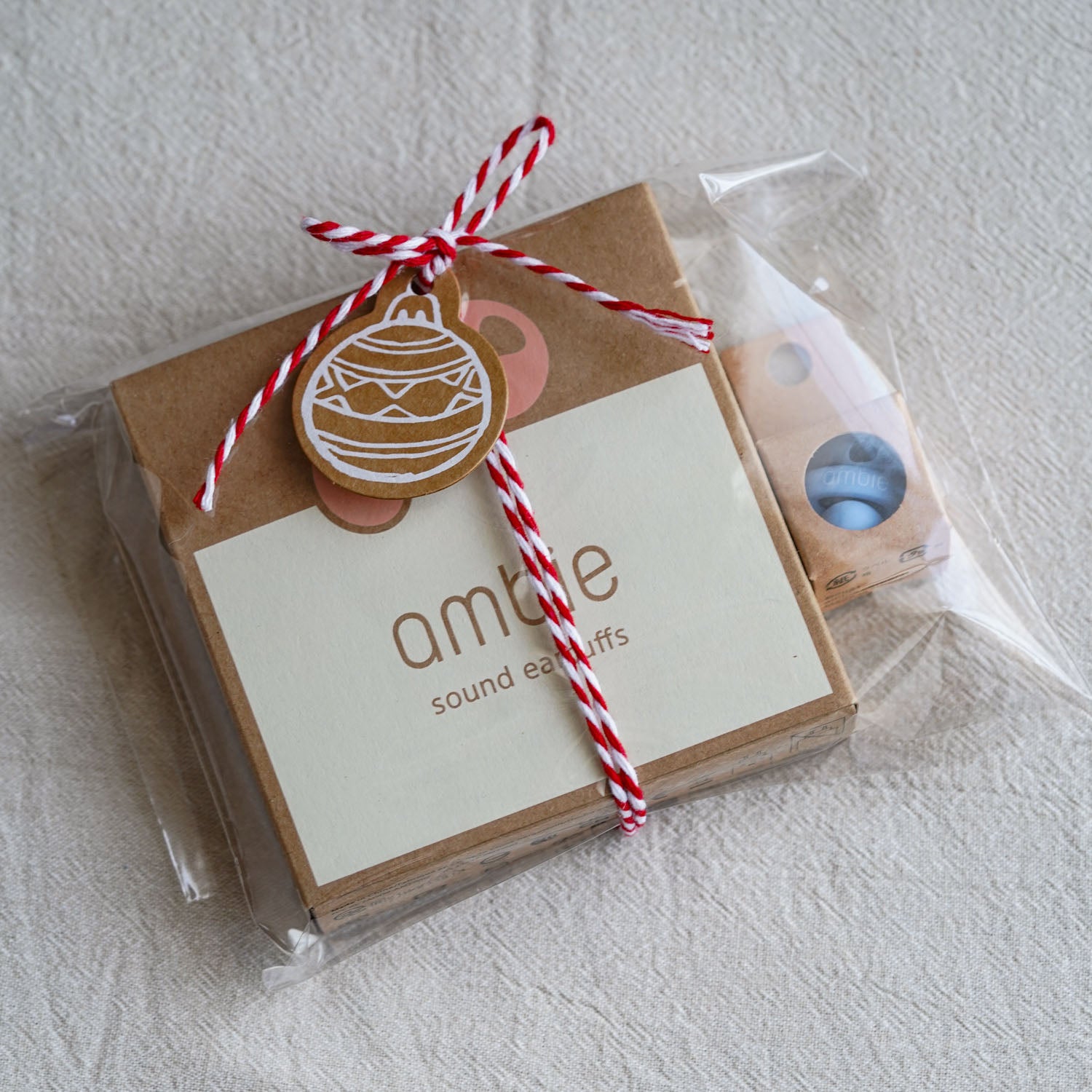 耳をふさがない”イヤホンambie 7周年を記念した特別な着せ替えセット 2