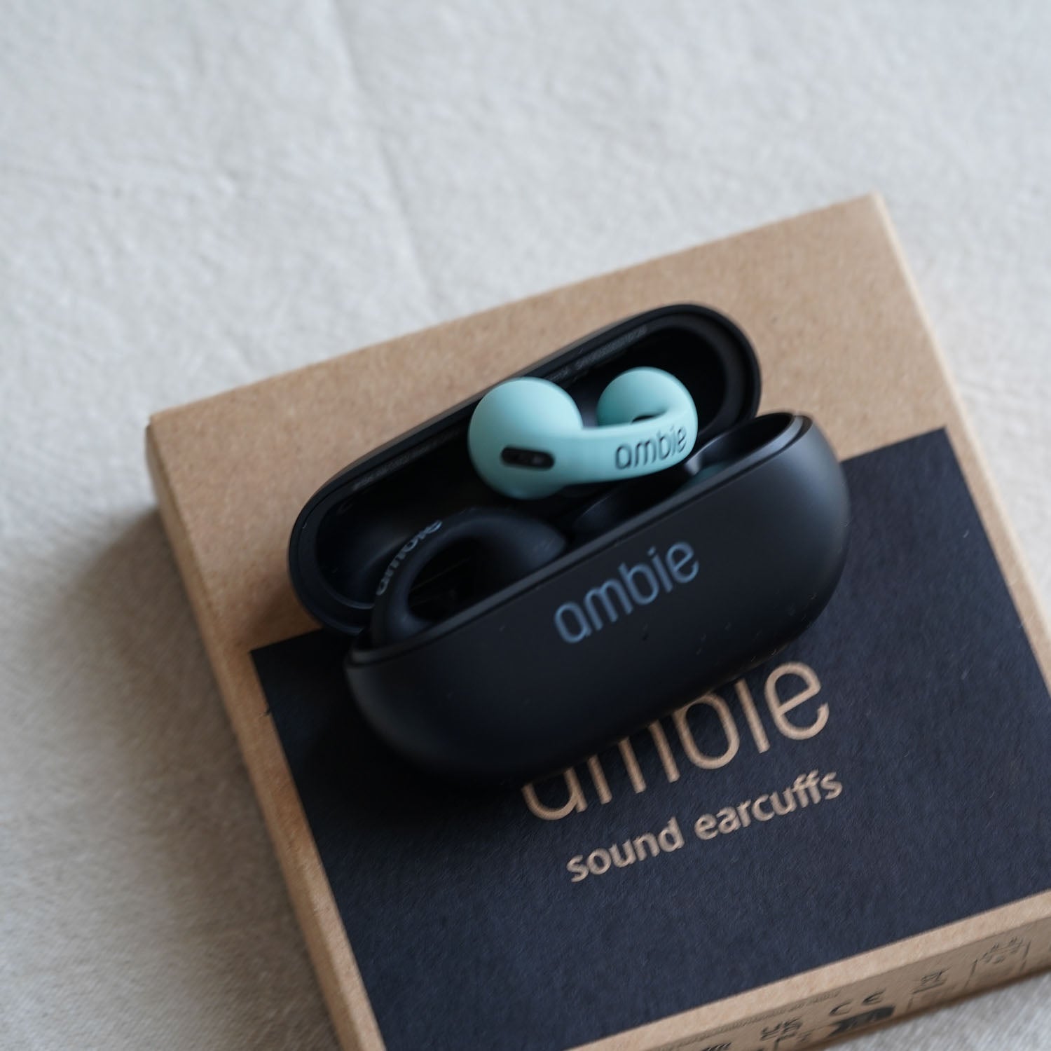 イヤーカフイヤホンクリスマスギフトセット｜ながら聴きイヤホンambie