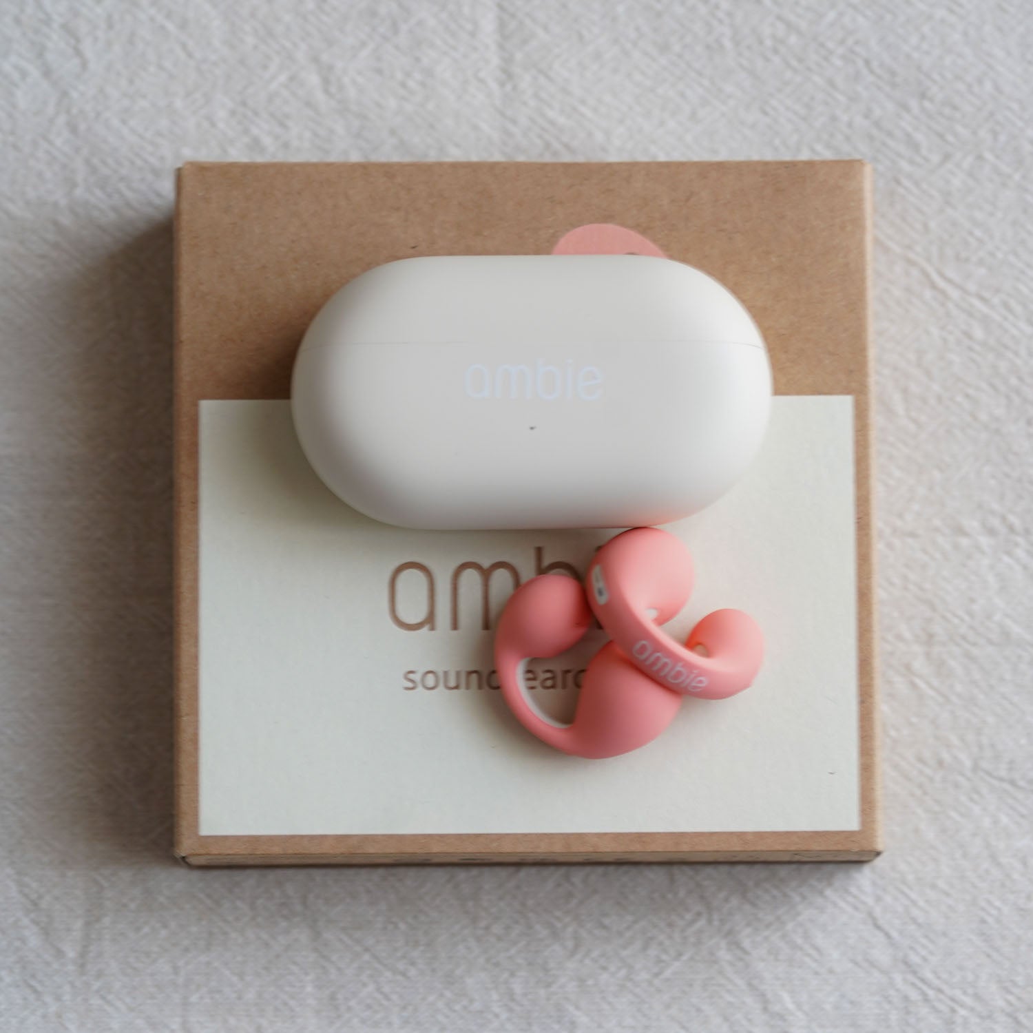 【1/12まで限定値下】ambie AM-TW02 ホワイト 〈リニューアル版〉 ambie sound earcuffs AM-TW02 White × White – ambie STORE