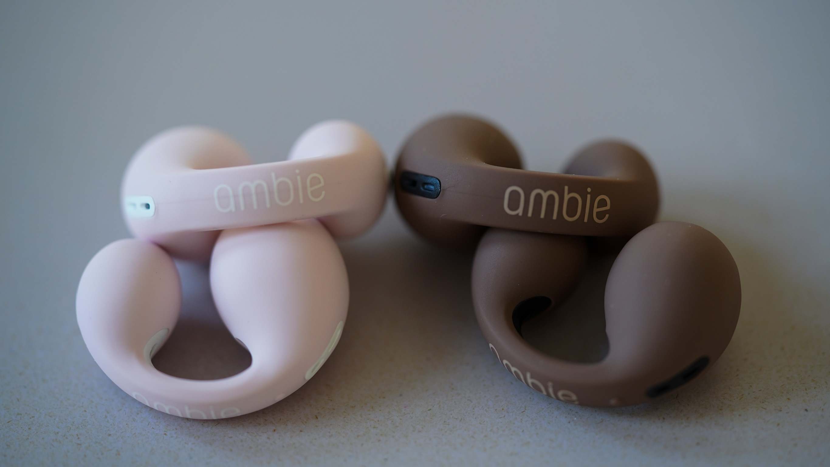 ambie完全ワイヤレスモデルAM-TW01| 耳をふさがないイヤホンambie