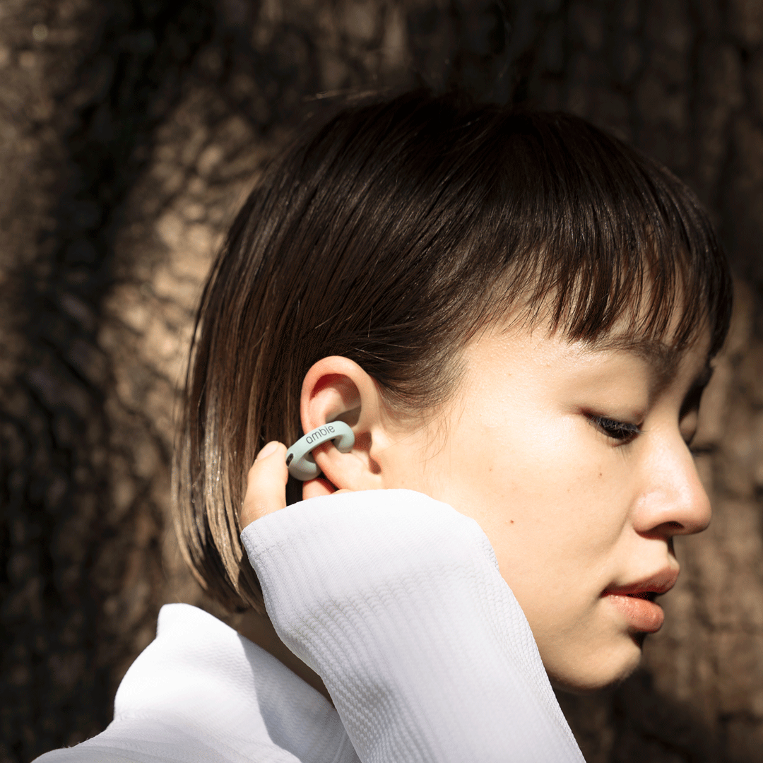 ambie公式｜ambie(アンビー)sound earcuffsAM-TW01AshGreen tws_colors ambie